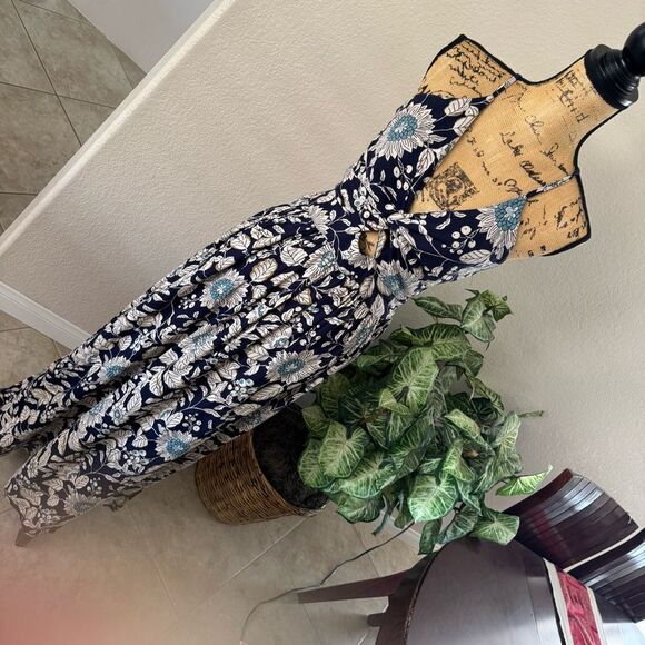 Boho Floral Maxi Dress - Navy & White - Picture 4 of 10